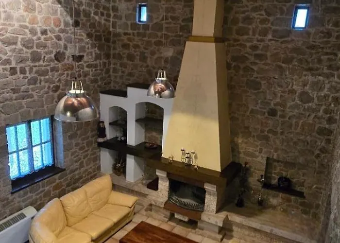 Panos Stone House Chalé *