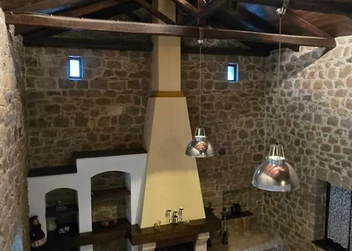 Panos Stone House Chalé Lílaia